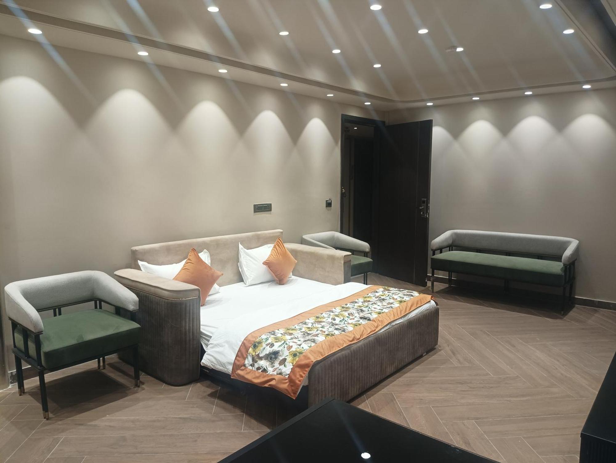 Hotel Cullinan By Qotel Janakpuri Delhi  Exterior foto