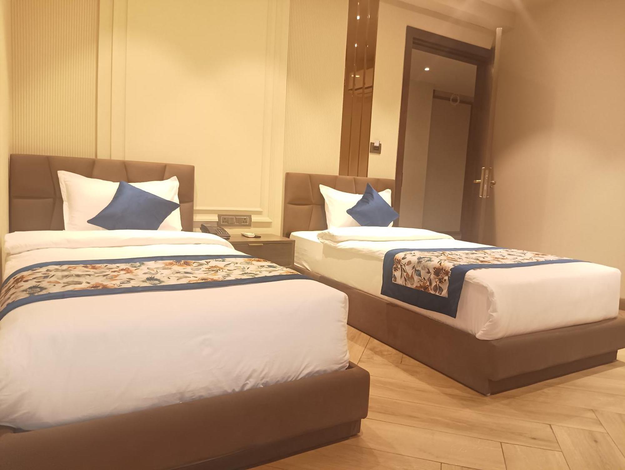 Hotel Cullinan By Qotel Janakpuri Delhi  Exterior foto