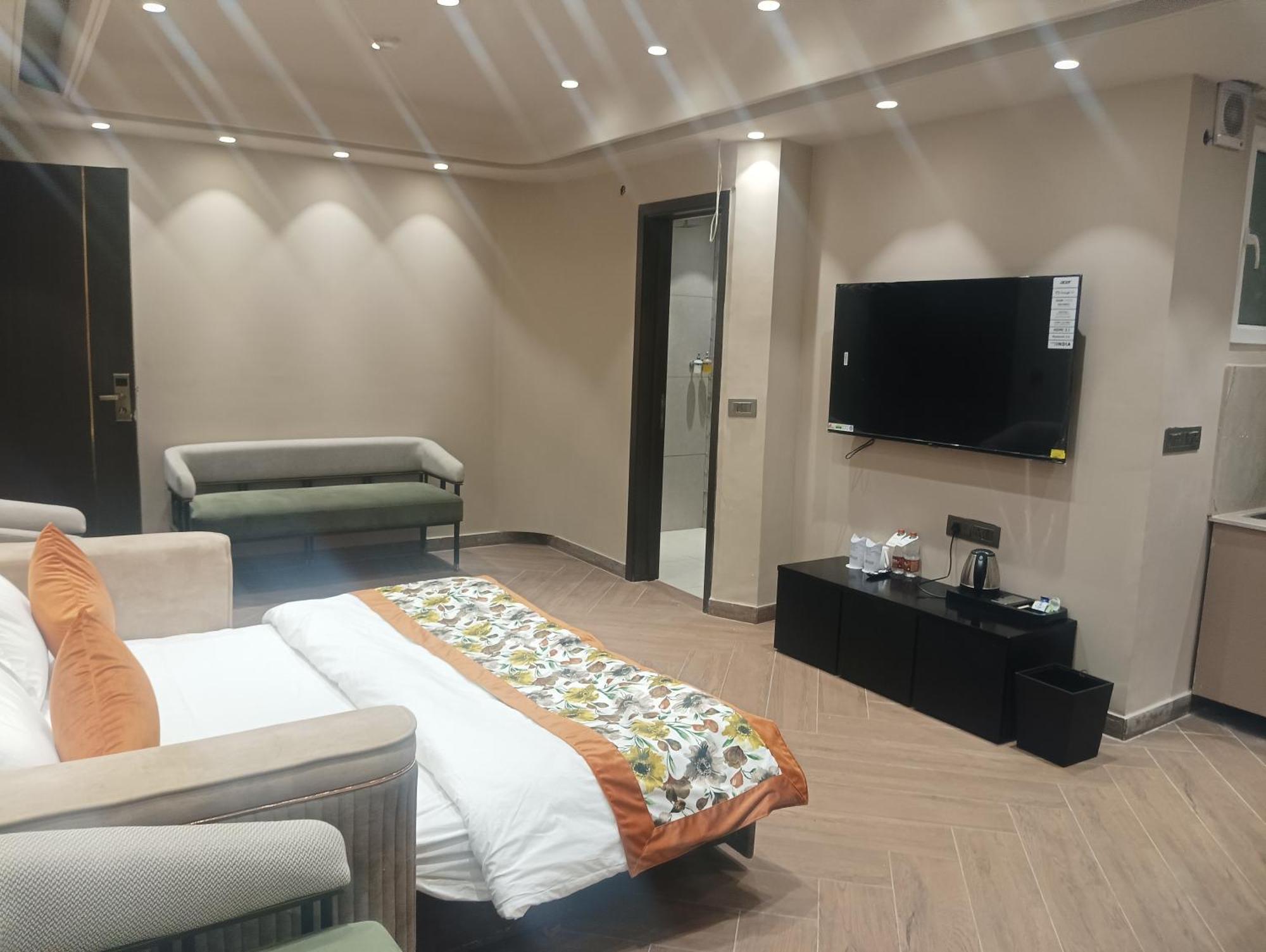 Hotel Cullinan By Qotel Janakpuri Delhi  Exterior foto
