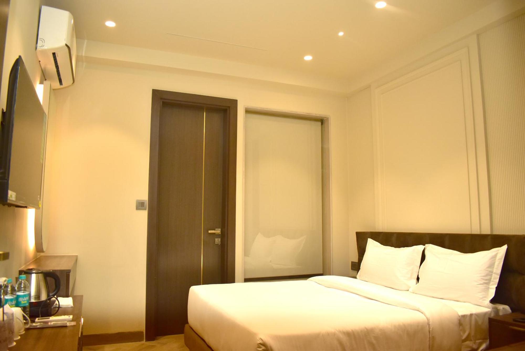 Hotel Cullinan By Qotel Janakpuri Delhi  Exterior foto