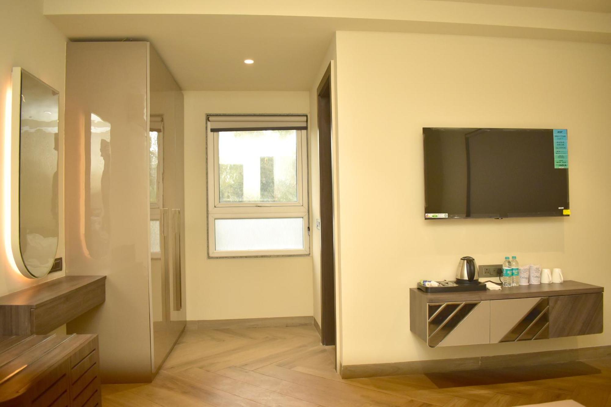 Hotel Cullinan By Qotel Janakpuri Delhi  Exterior foto