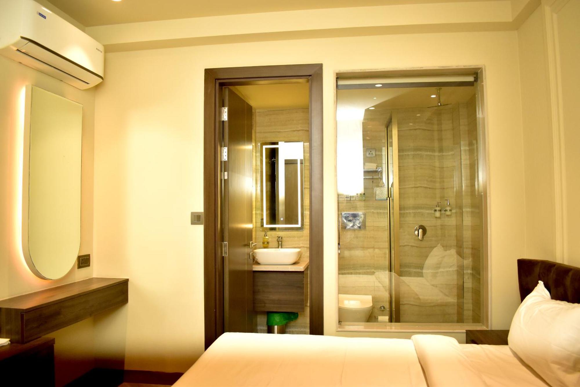 Hotel Cullinan By Qotel Janakpuri Delhi  Exterior foto