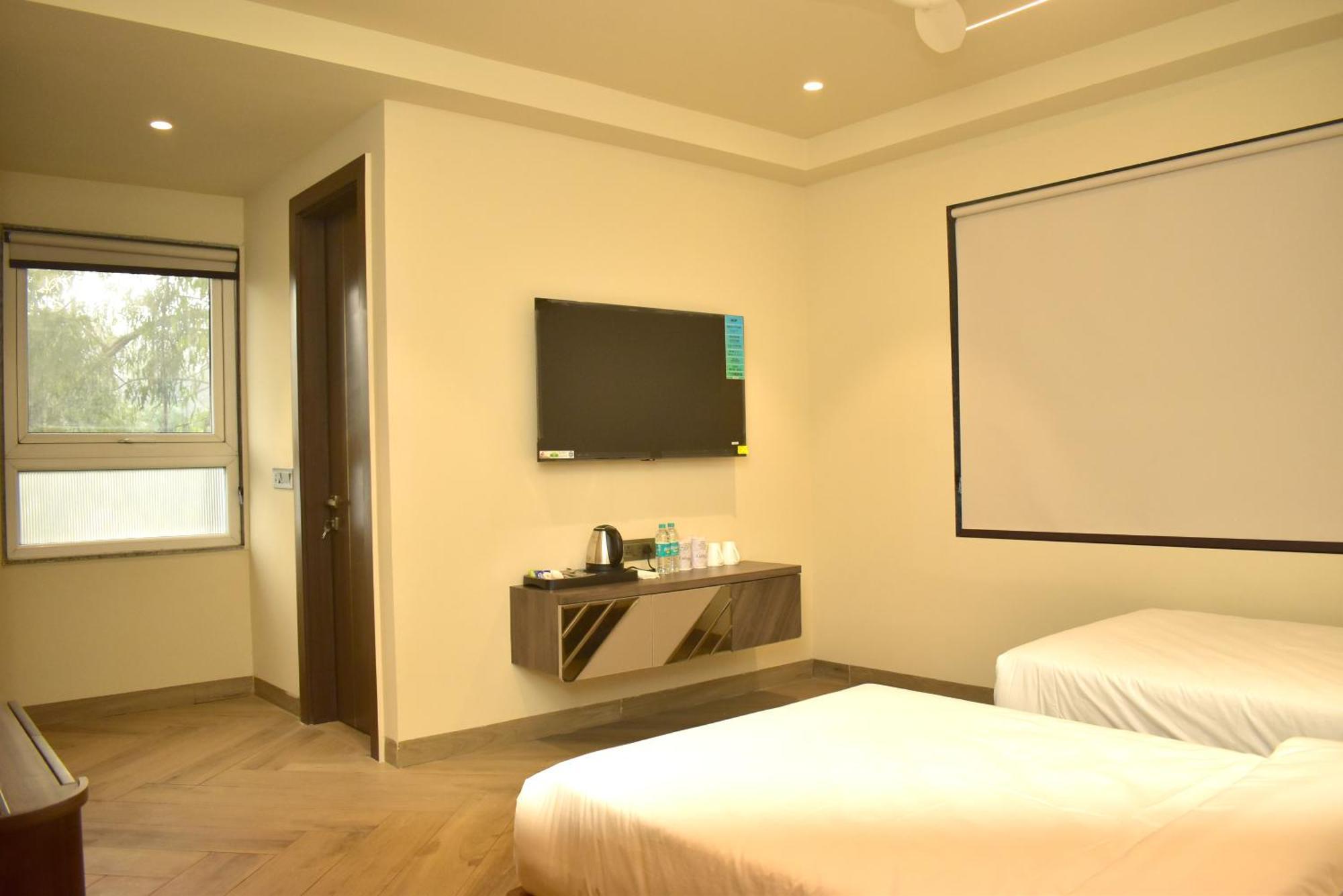 Hotel Cullinan By Qotel Janakpuri Delhi  Exterior foto